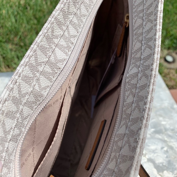 🔥SALE🔥Michael Kors crossbody Bag - Picture 3 of 4